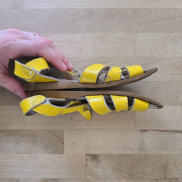 Girls Salt Water Sandals The Original Shiny Yellow 11 - Picture 7 of 9